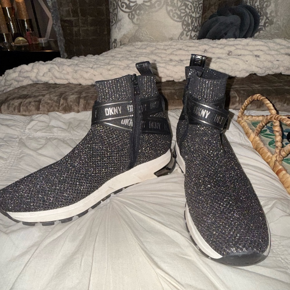 DKNY Hightop zipper sneakers 11 - Picture 2 of 6